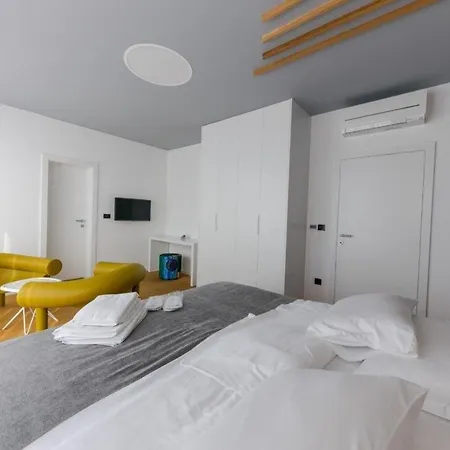 Ferienhaus Mit Privatpool Fur 8 Personen Ca 290 Qm In Primosten, Dalmatien Norddalmatien Nyaraló