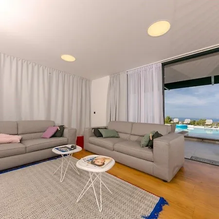 Ferienhaus Mit Privatpool Fur 8 Personen Ca 290 Qm In Primosten, Dalmatien Norddalmatien