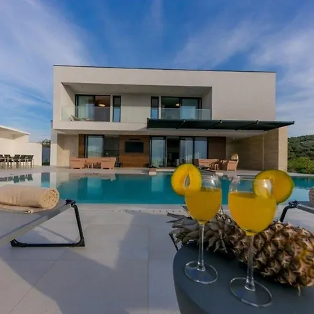 Ferienhaus Mit Privatpool Fur 8 Personen Ca 290 Qm In Primosten, Dalmatien Norddalmatien Nyaraló *
